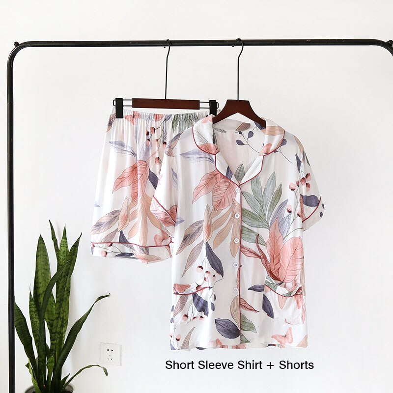 Women's Leaves Printed Pajama Set